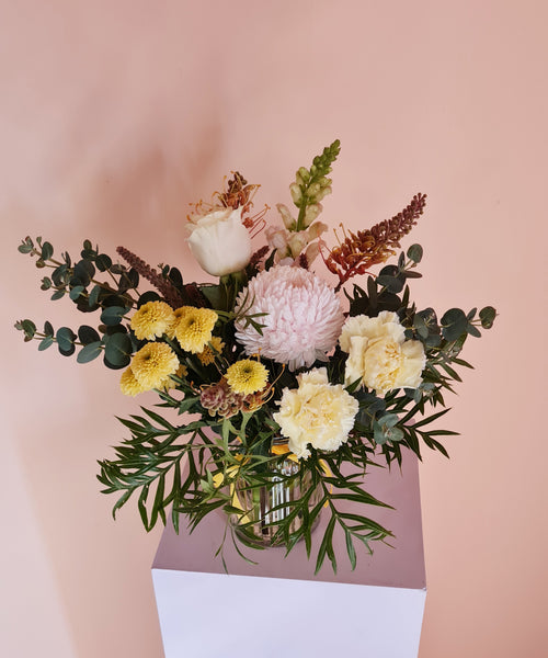 THE FRESH POSY & VASE - Florist choice